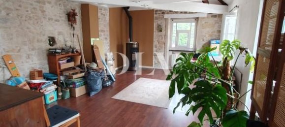 1 bedroom Duplex in Fontainebleau, France No. 296014 2