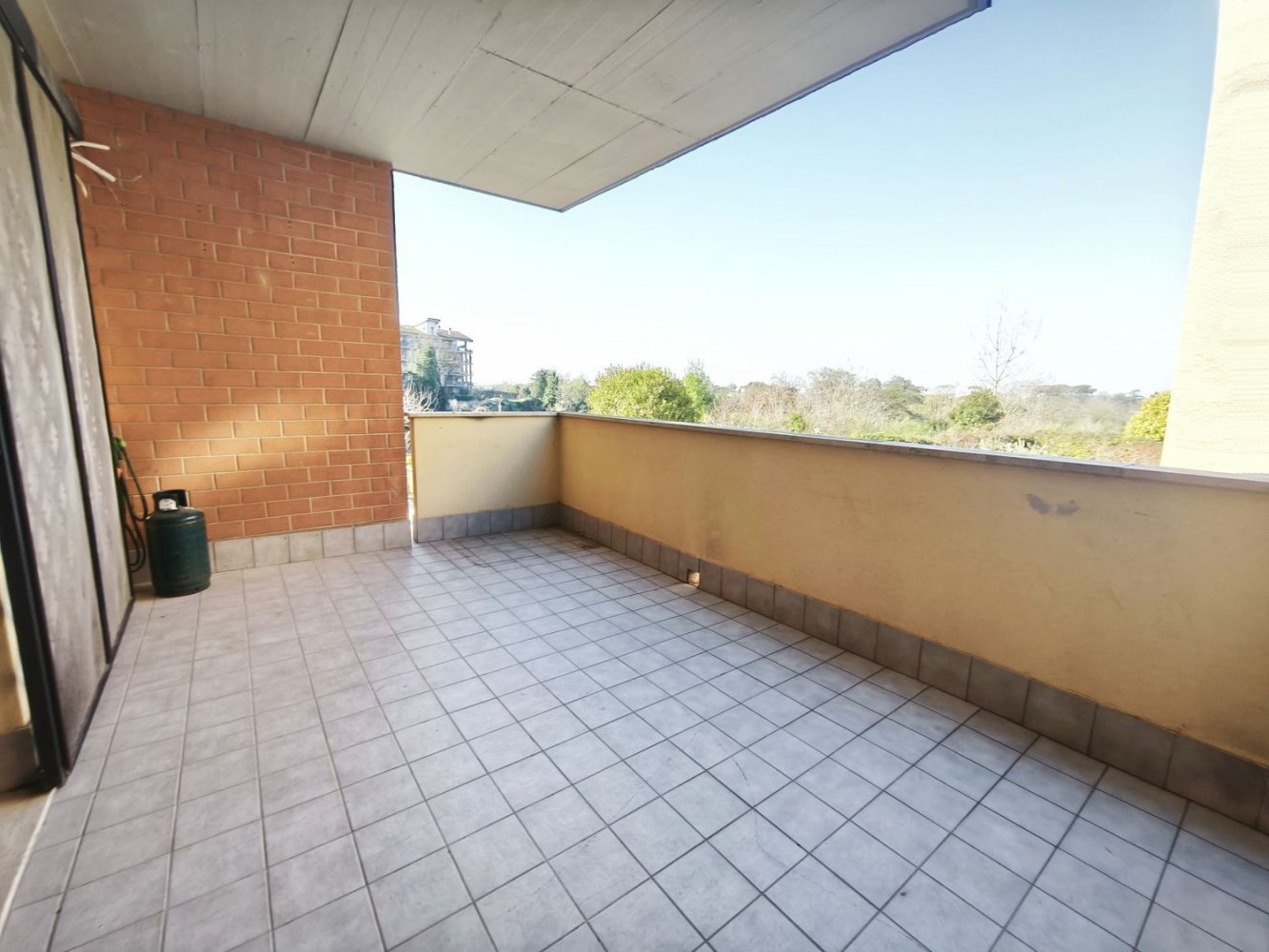 3 rooms Apartment in Rome, Italy No. 200368