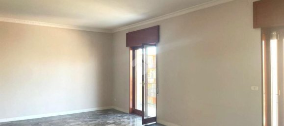 4 bedrooms Apartment in Torre Annunziata, Italy No. 341289 8