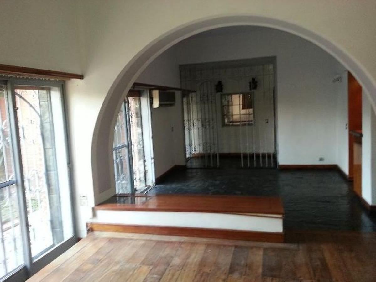 Casa de 4 dormitorios en Buenos Aires, Argentina No. 66979