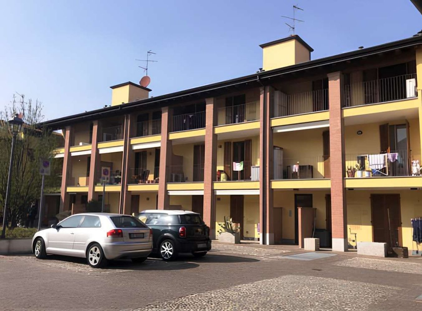 2-salle Appartement à Burago di Molgora, Italy No. 2735