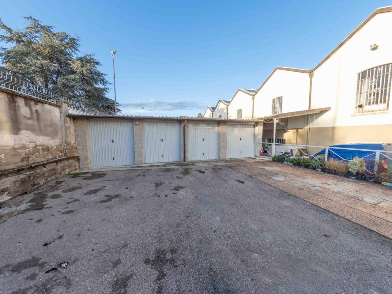 Garage in Albizzate, Italy 300m², Nr. 176678
