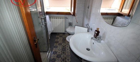 4-salle Appartement à San Giovanni Valdarno, Italy No. 231029 2