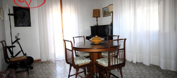 4-salle Appartement à San Giovanni Valdarno, Italy No. 231029 9