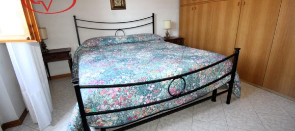 4-salle Appartement à San Giovanni Valdarno, Italy No. 231029 4