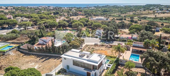 4 bedrooms Villa in Albufeira, Portugal No. 136081 2