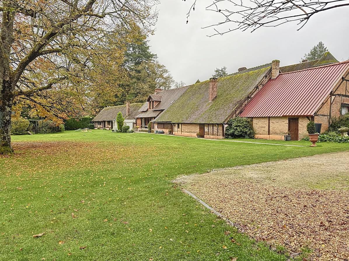 Casa de 28 habitaciónes en Souesmes, France No. 156834