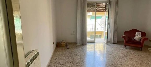 3 rooms Apartment in Reggio Calabria, Italy No. 111440 2