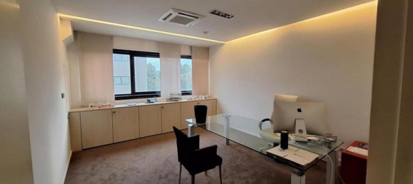 1067m² Office in Perugia, Italy No. 371875 13