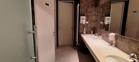 1067m² Office in Perugia, Italy No. 371875 8