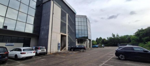 1067m² Office in Perugia, Italy No. 371875 12