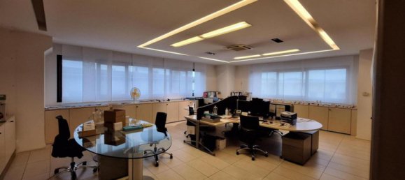 1067m² Office in Perugia, Italy No. 371875 16