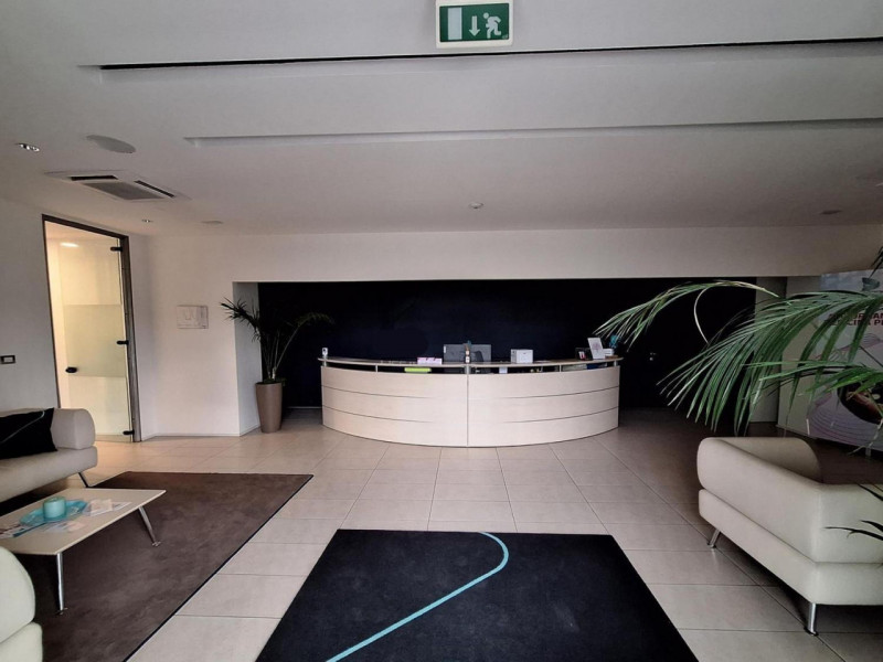 1067m² Office in Perugia, Italy No. 371875