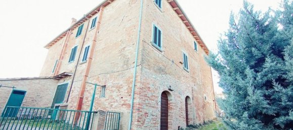 15 rooms House in Foiano della Chiana, Italy No. 228369 3