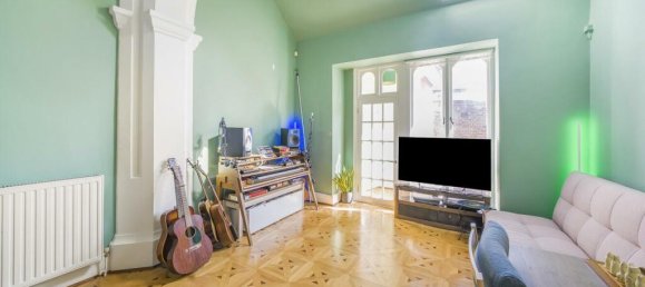 Дом с 2 спальнями в Бекенхэм, Великобритания № 14445 3