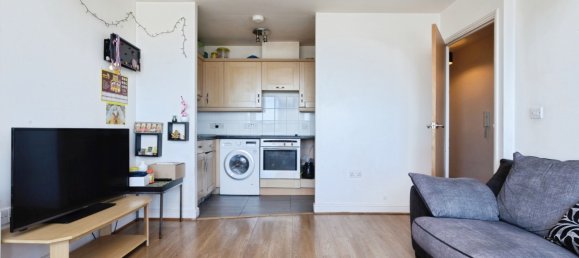 2 bedrooms Apartment in Ilford, United Kingdom No. 1935 21