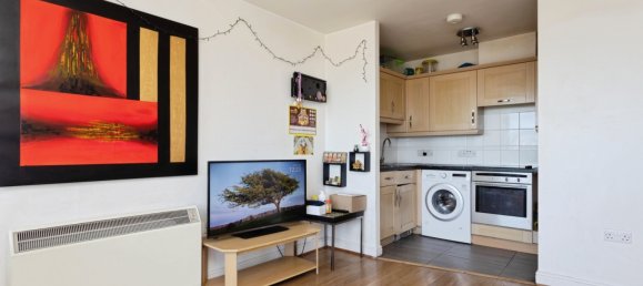 2 bedrooms Apartment in Ilford, United Kingdom No. 1935 4