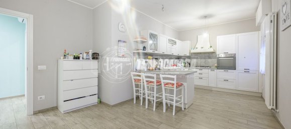 Apartamento de 4 habitaciónes en Maranello, Italy No. 66986 10