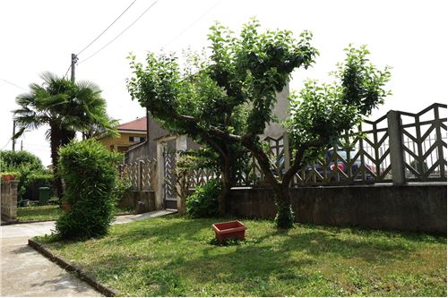 4 bedrooms House in Cairate, Italy No. 298559