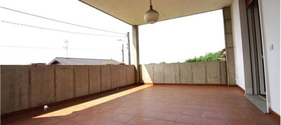 4 bedrooms House in Cairate, Italy No. 298559 5