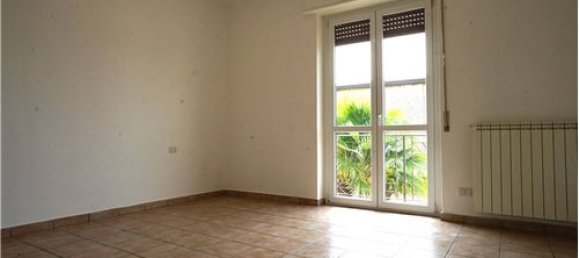 4 bedrooms House in Cairate, Italy No. 298559 12