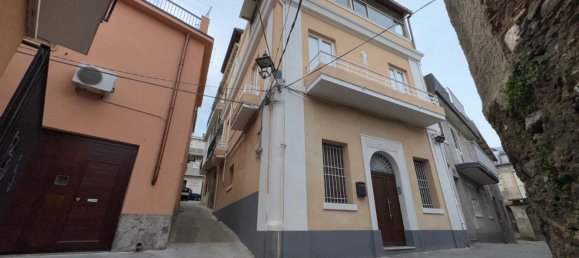 7 rooms House in Messina, Italy No. 290522 2
