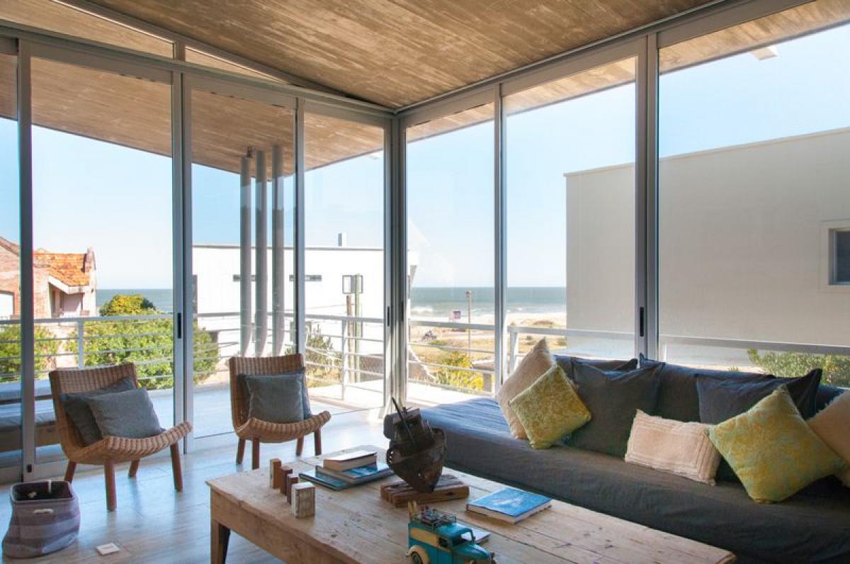 4 bedrooms House in Maldonado, Uruguay No. 12254