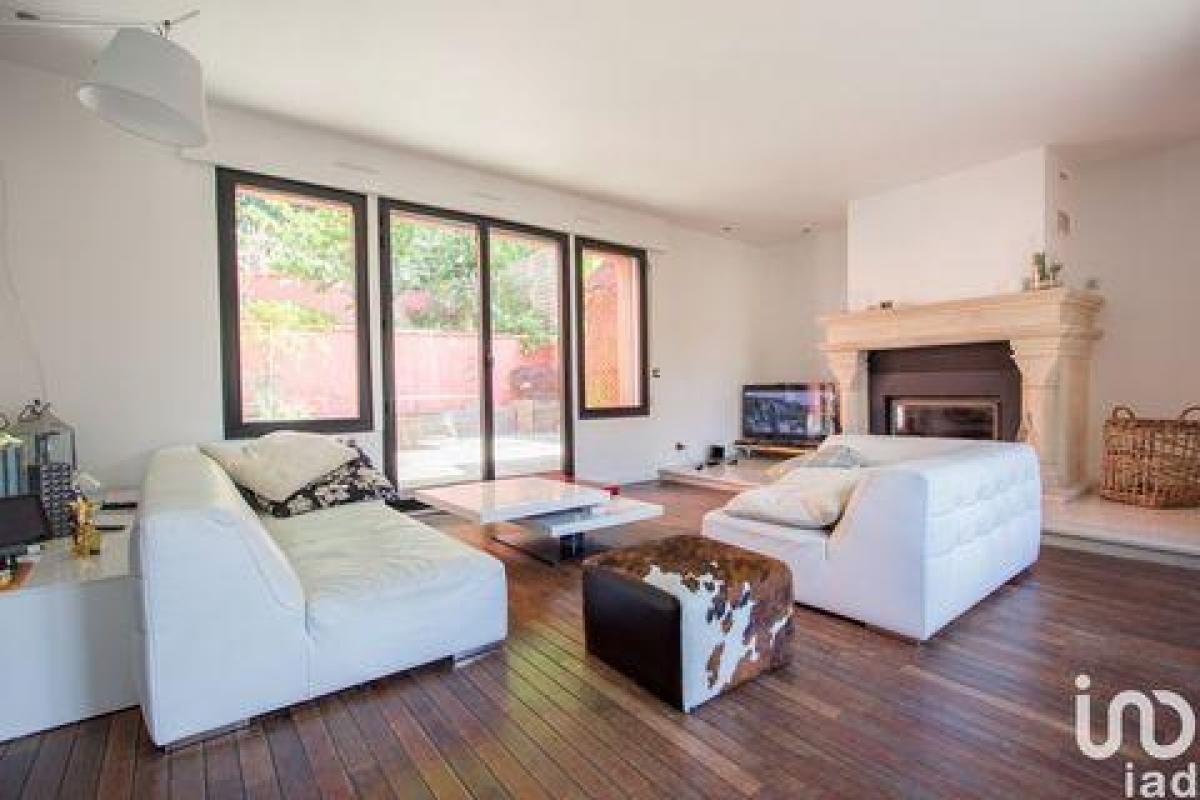 Casa de 4 dormitorios en Versailles, France No. 30881