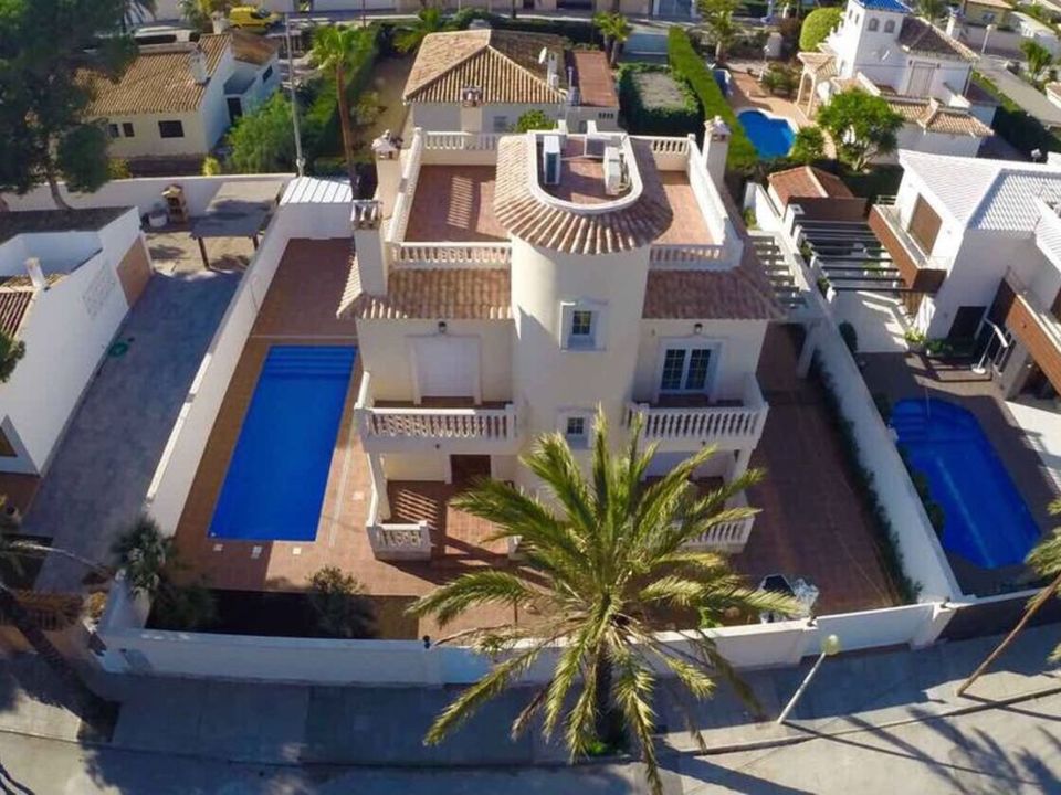 5 bedrooms Villa in Cabo Roig, Spain No. 184784