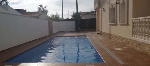 5 bedrooms Villa in Cabo Roig, Spain No. 184784 2