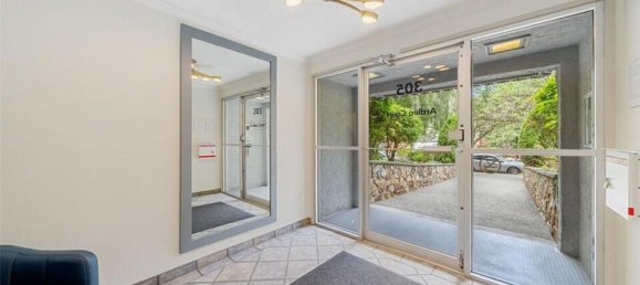 2 bedrooms Condo in British Columbia, Canada No. 1316 3