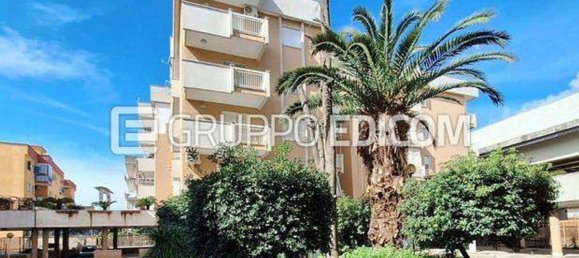 5 bedrooms Apartment in Casavatore, Italy No. 381714 2