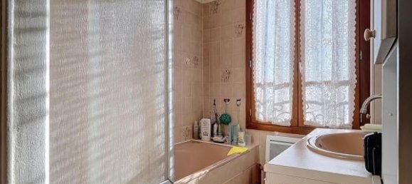 3 bedrooms House in Houilles, France No. 169348 8