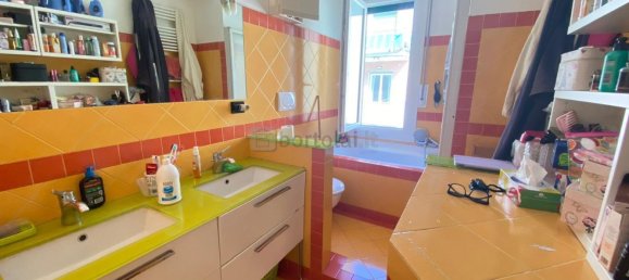 5 bedrooms Apartment in Genoa, Italy No. 337719 9