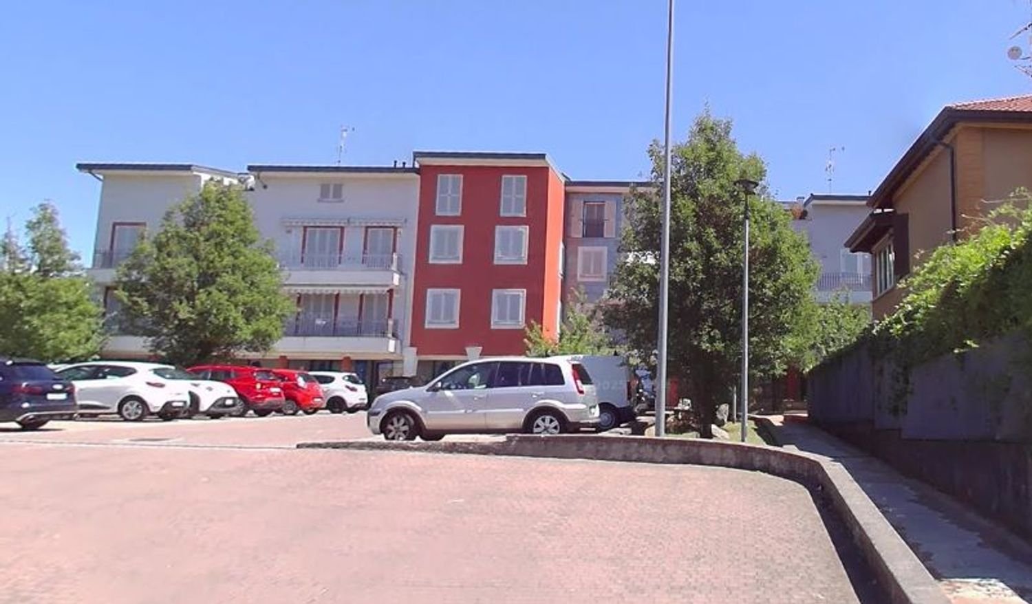 Gewerbliche Immobilie in Besana in Brianza, Italy 115m², Nr. 373780