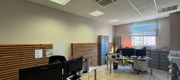 487m² Office in Carpentras, France No. 306419 6