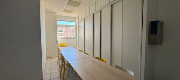 487m² Office in Carpentras, France No. 306419 13