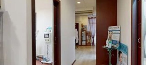 170m² Commercial property in Lecce, Italy No. 41961 7