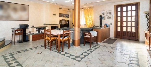 3 bedrooms House in Piossasco, Italy No. 276421 4