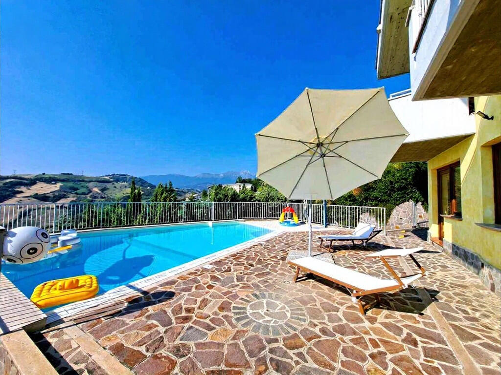 Villa T8 em Castiglione Messer Raimondo, Italy N.º 326940