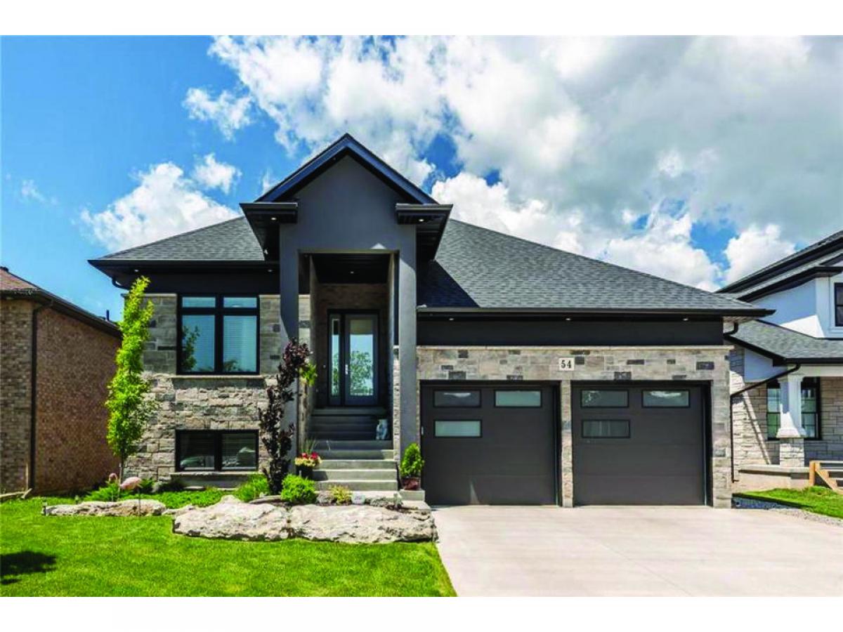 3 bedrooms House in Port Colborne, Canada No. 573