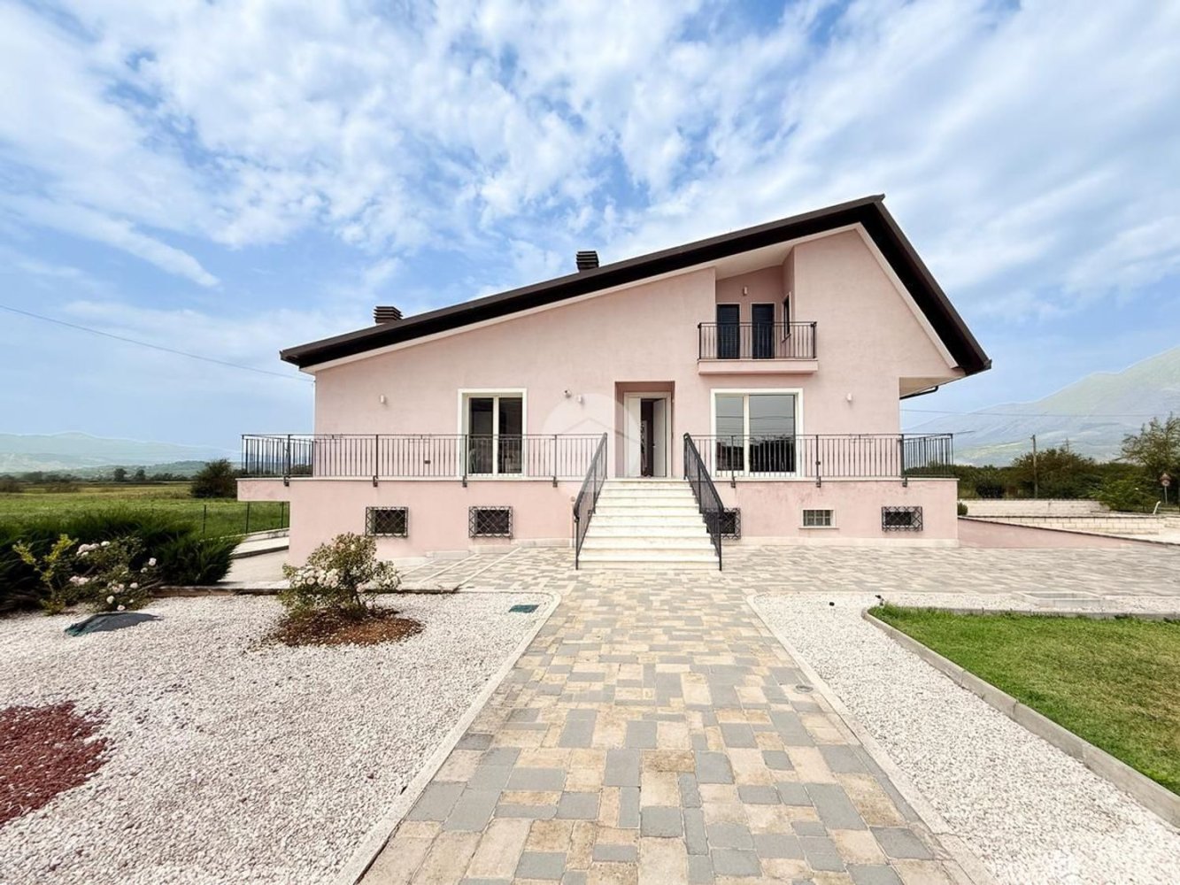 Villa de 10 dormitorios en Avezzano, Italy No. 331381