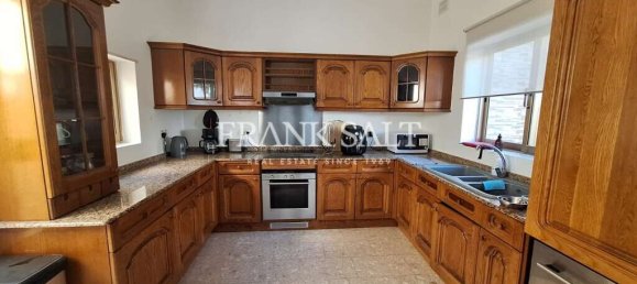 3 bedrooms Villa in Balzan, Malta No. 8317 6