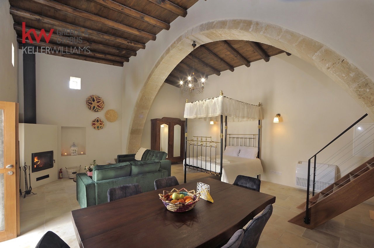 5 bedrooms Villa in Agios Theodoros, Cyprus No. 26405