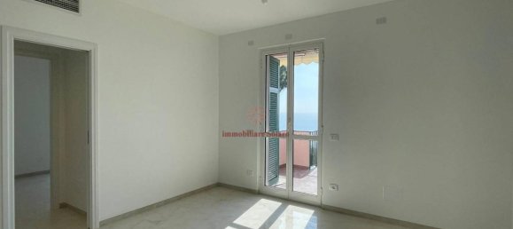 3-salle Penthouse à Varazze, Italy No. 153911 2