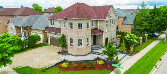 6 bedrooms House in Oakville, Canada No. 675 2