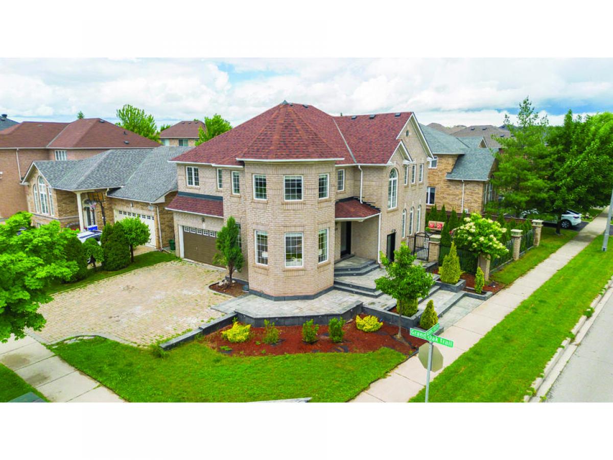 6 bedrooms House in Oakville, Canada No. 675