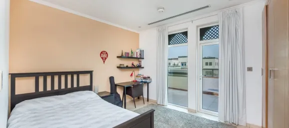 Вилла с 3 спальнями в Jumeirah Park, Дубай, ОАЭ № 108486 10