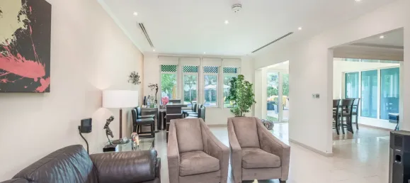 Вилла с 3 спальнями в Jumeirah Park, Дубай, ОАЭ № 108486 3