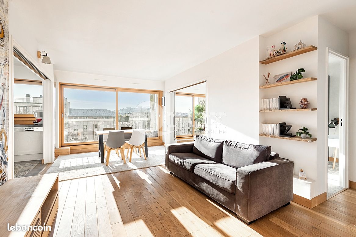 3 bedrooms Apartment in Courbevoie, France No. 121468